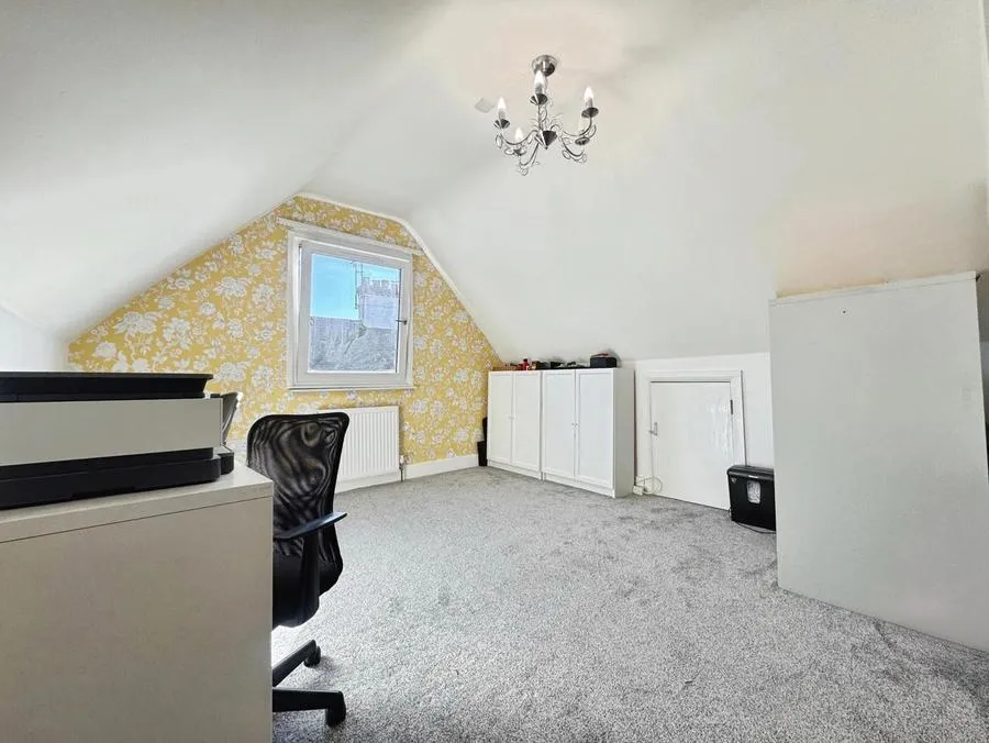 West Wycombe Road, High Wycombe, HP12, photo 13