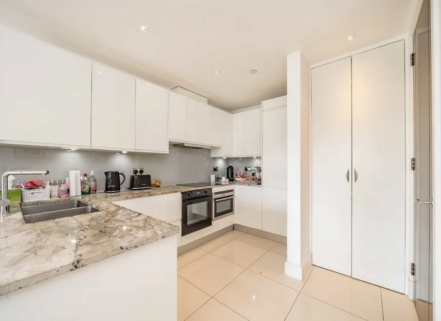 Ashley Lane, Hendon, NW4, photo 2