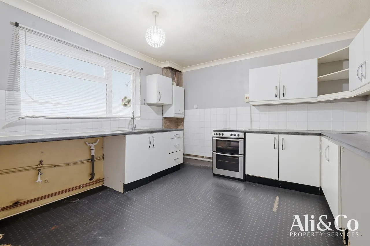 Grays, Essex, RM16 2BD, photo 3