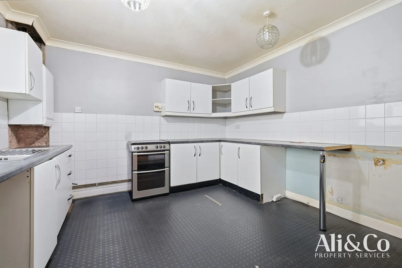 Grays, Essex, RM16 2BD, photo 2