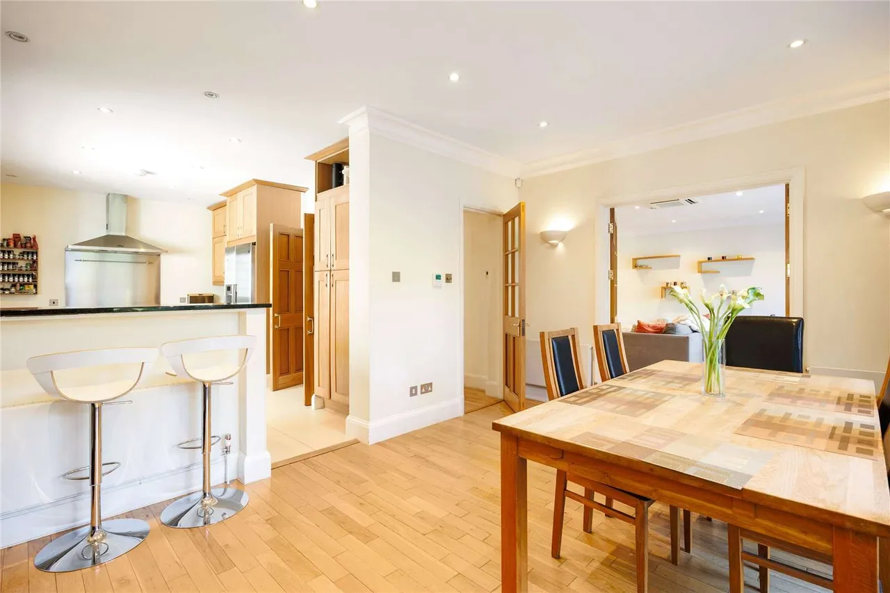 Warboys Road, Kingston upon Thames, Surrey, KT2 7LS, photo 6