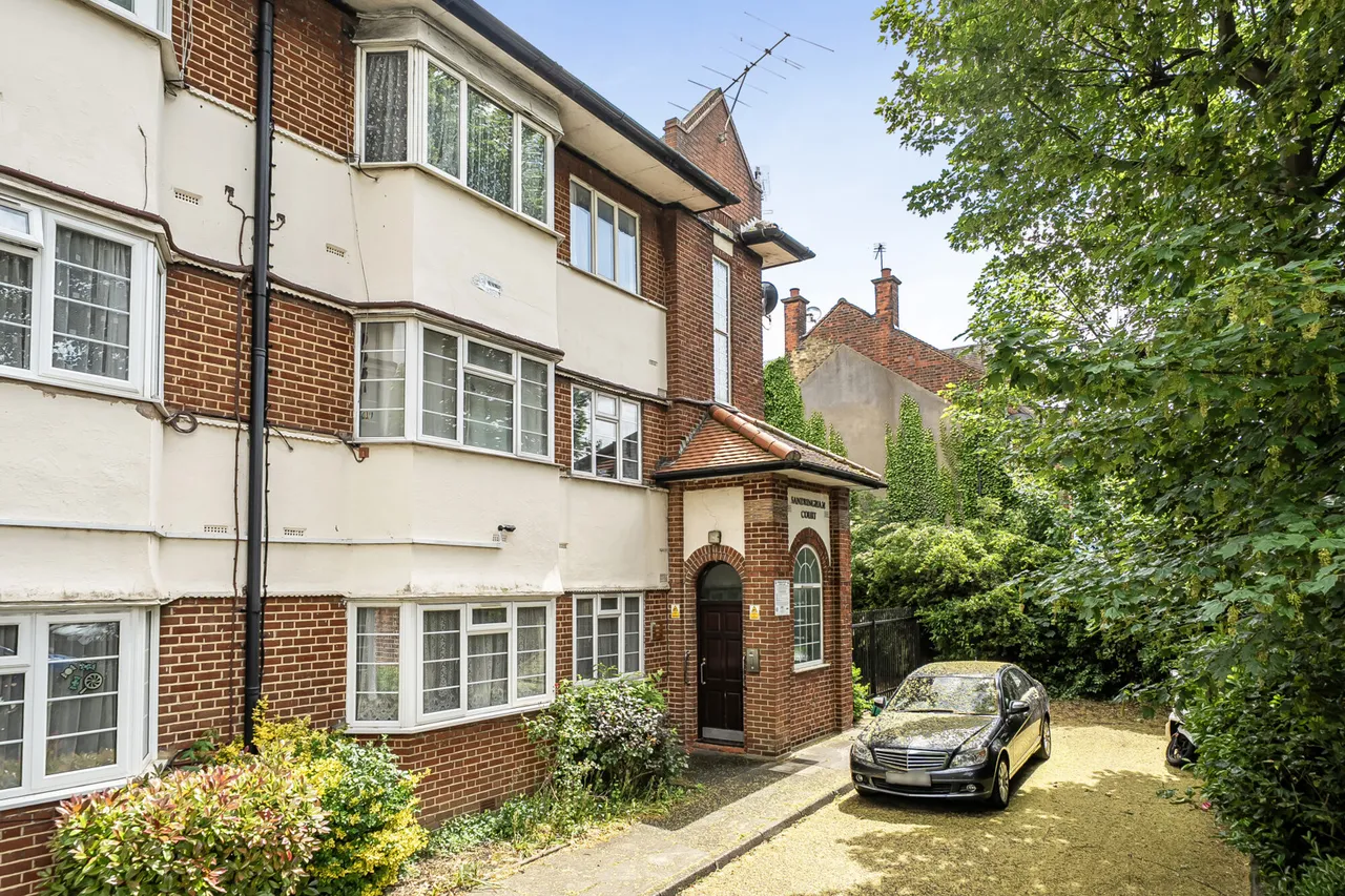 3 bed flat for sale, Alexandra Avenue, Harrow, HA2