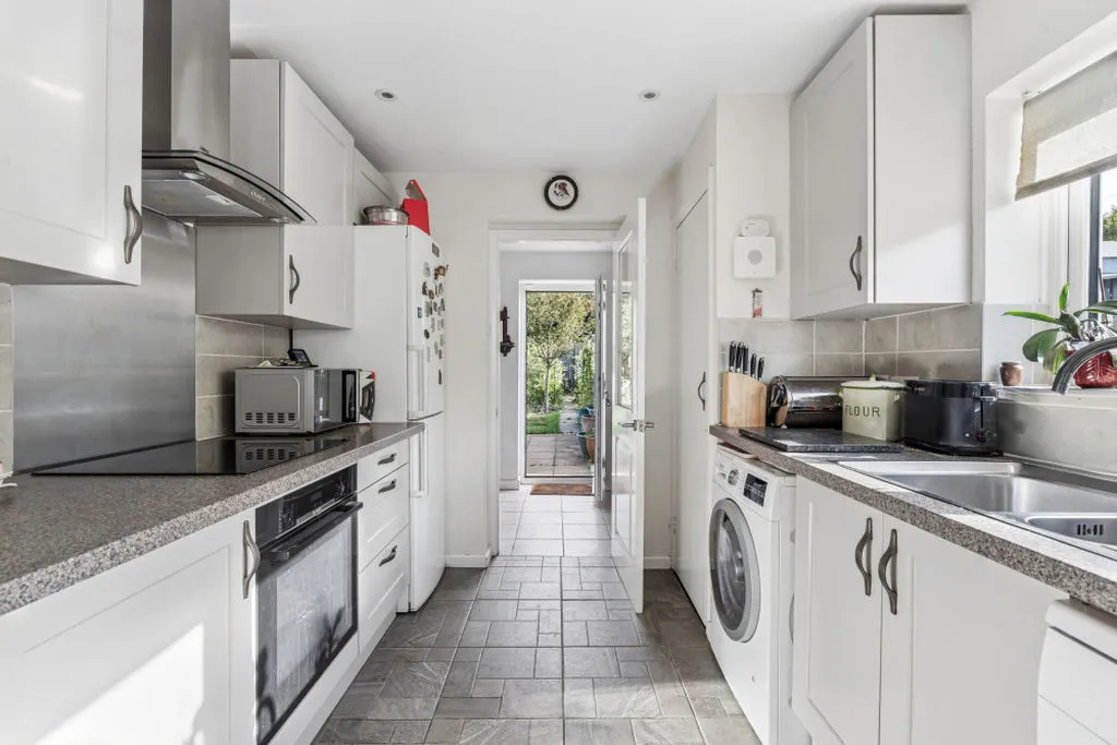 Lower Ridge, Bourne End SL8 5BL, photo 5