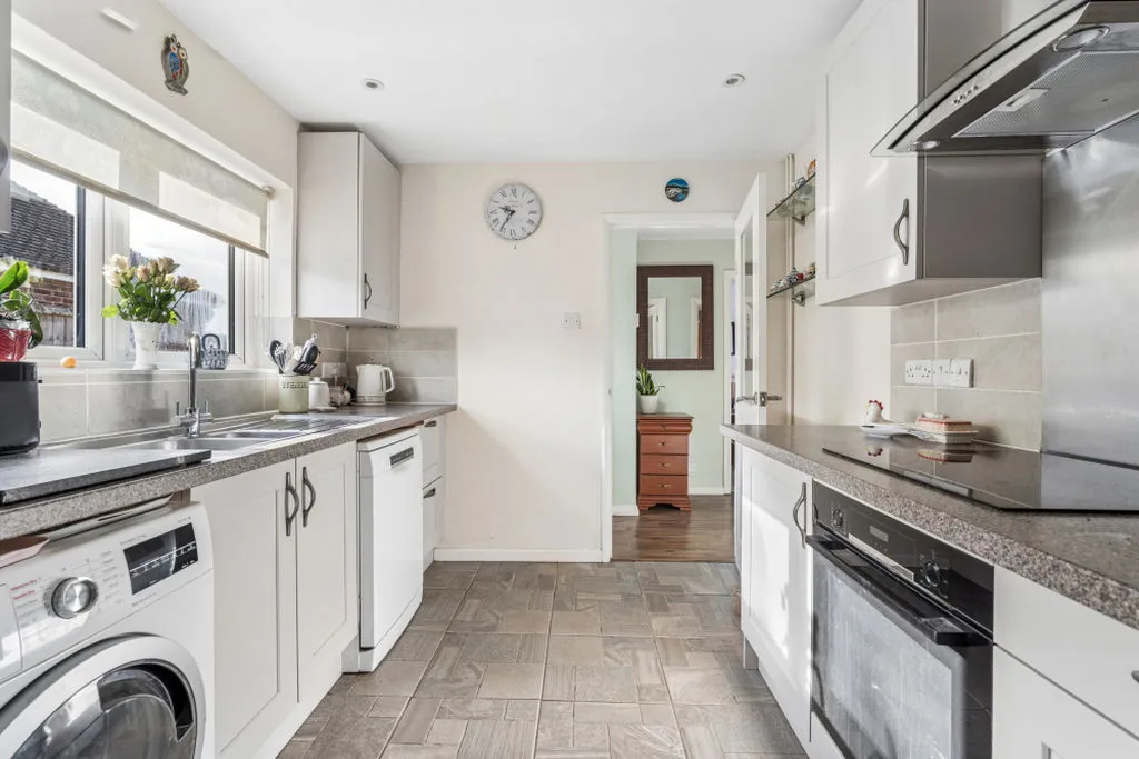 Lower Ridge, Bourne End SL8 5BL, photo 6