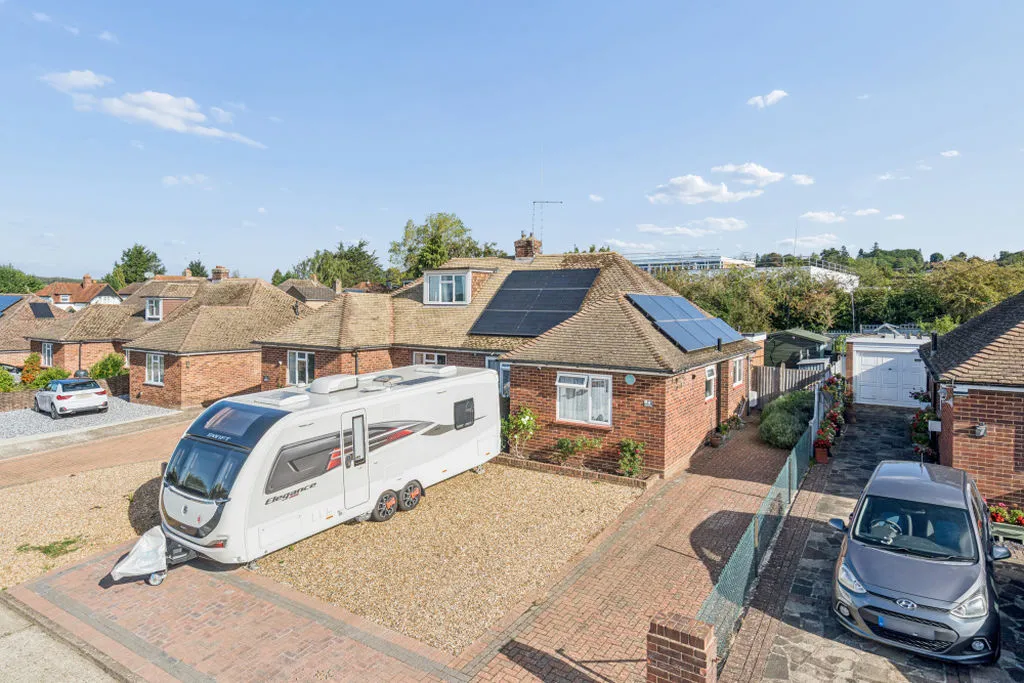 2 bed house for sale — Lower Ridge, Bourne End SL8 5BL