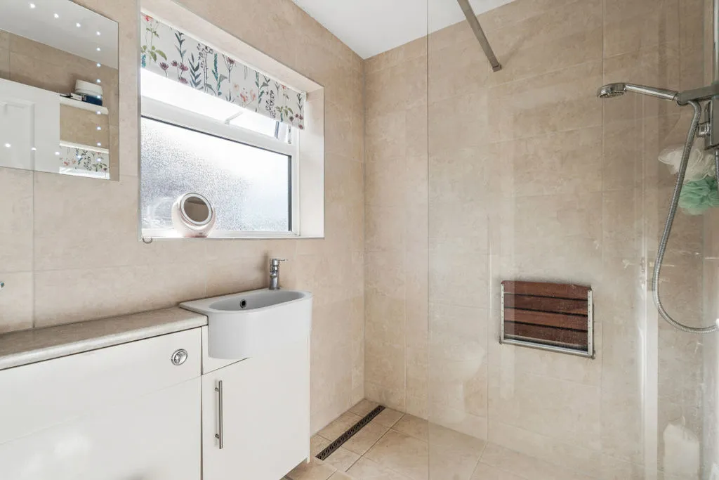 Lower Ridge, Bourne End SL8 5BL, photo 10
