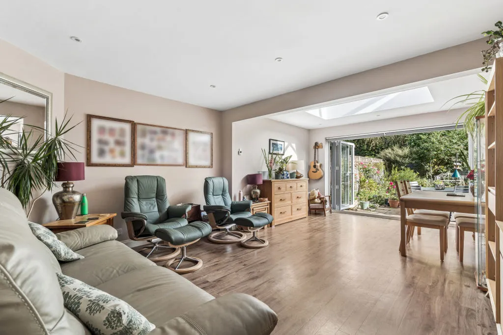 Lower Ridge, Bourne End SL8 5BL, photo 2