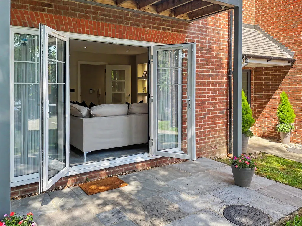 2 bed house for sale — West Wycombe Road, High Wycombe HP12 3AW