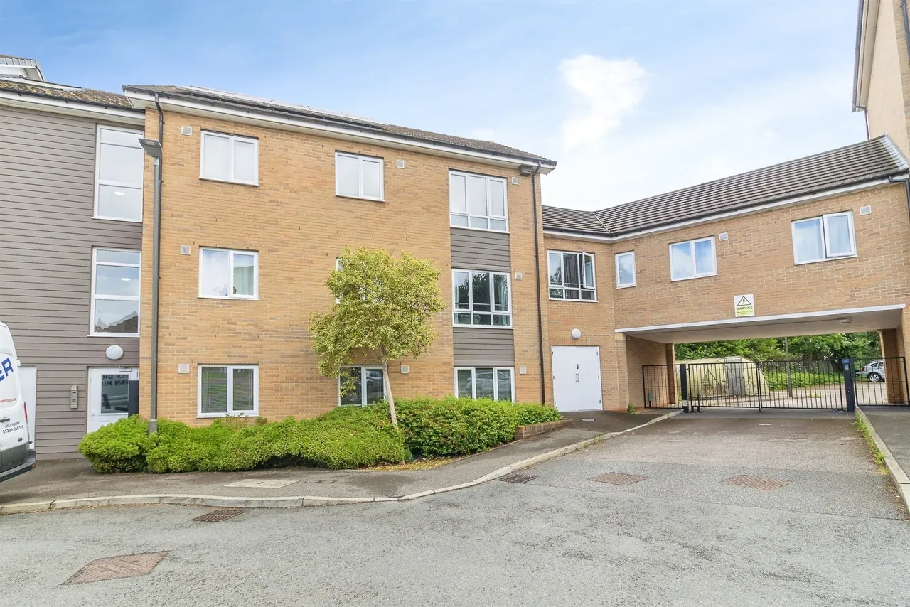 2 bed flat for sale, Bunkers Crescent, Bletchley, MK3