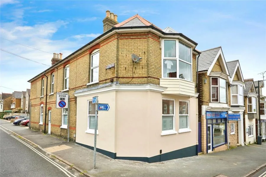 2 bed flat to rent, Mill Hill Road, Cowes, PO31