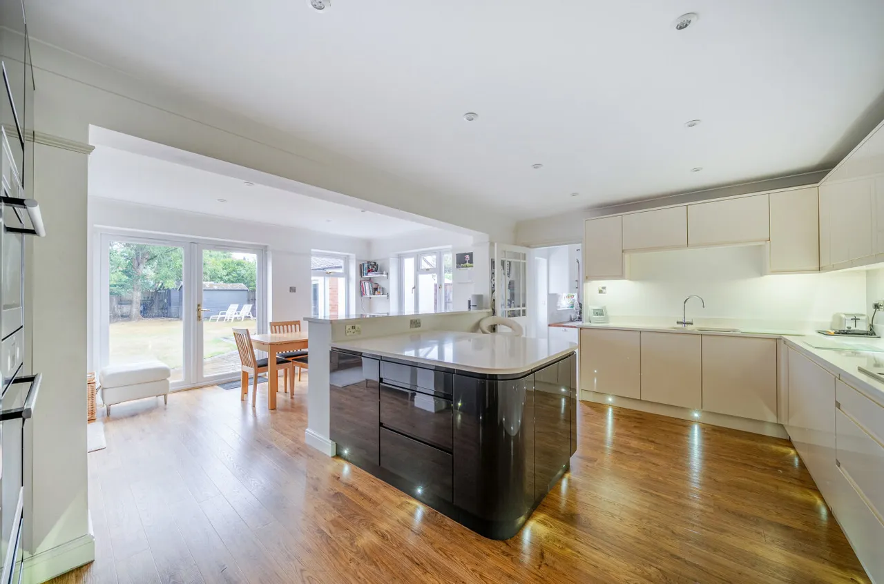 4 bed house for sale, Maple Grove, Woking, GU22