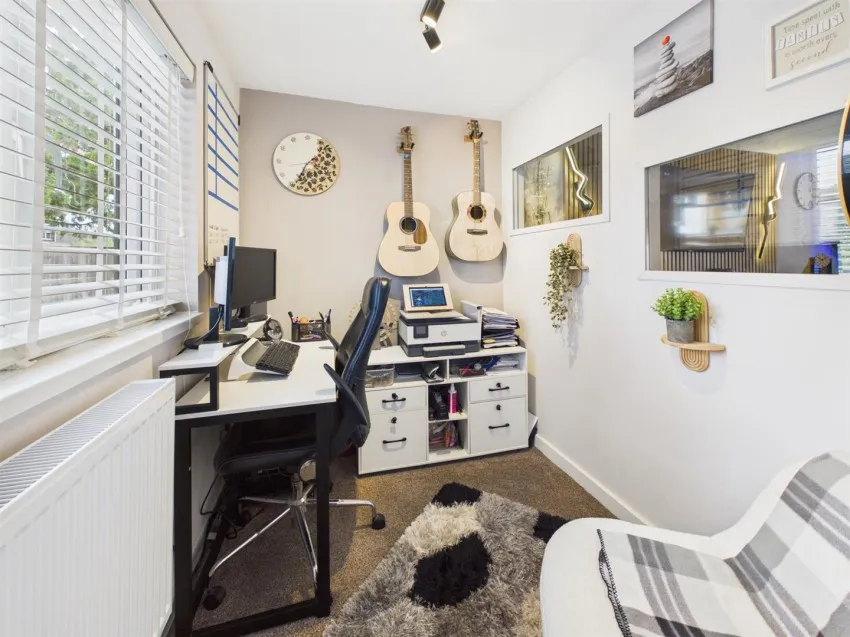 Colerne Drive, Hucclecote, photo 12