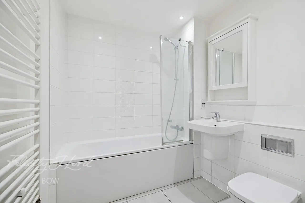 St Clements Avenue, London, photo 12