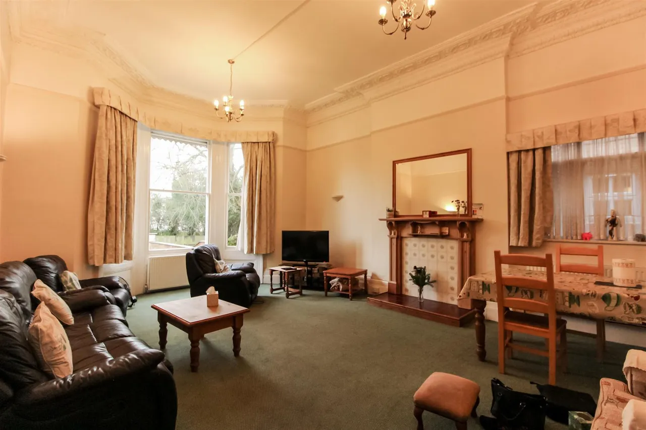 Warwick New Road, Leamington Spa, photo 10