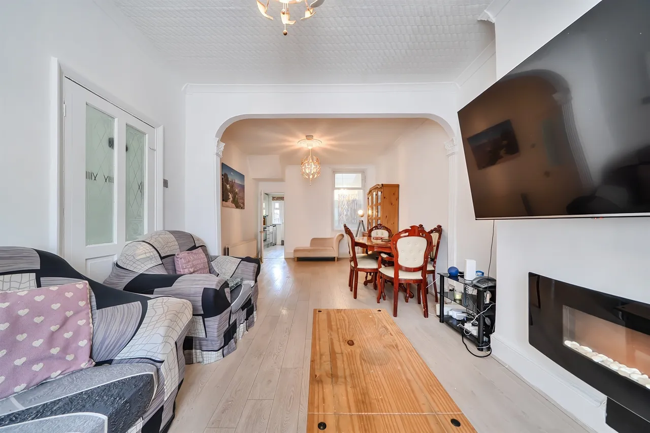 Buckingham Road, Ilford, IG1, photo 2