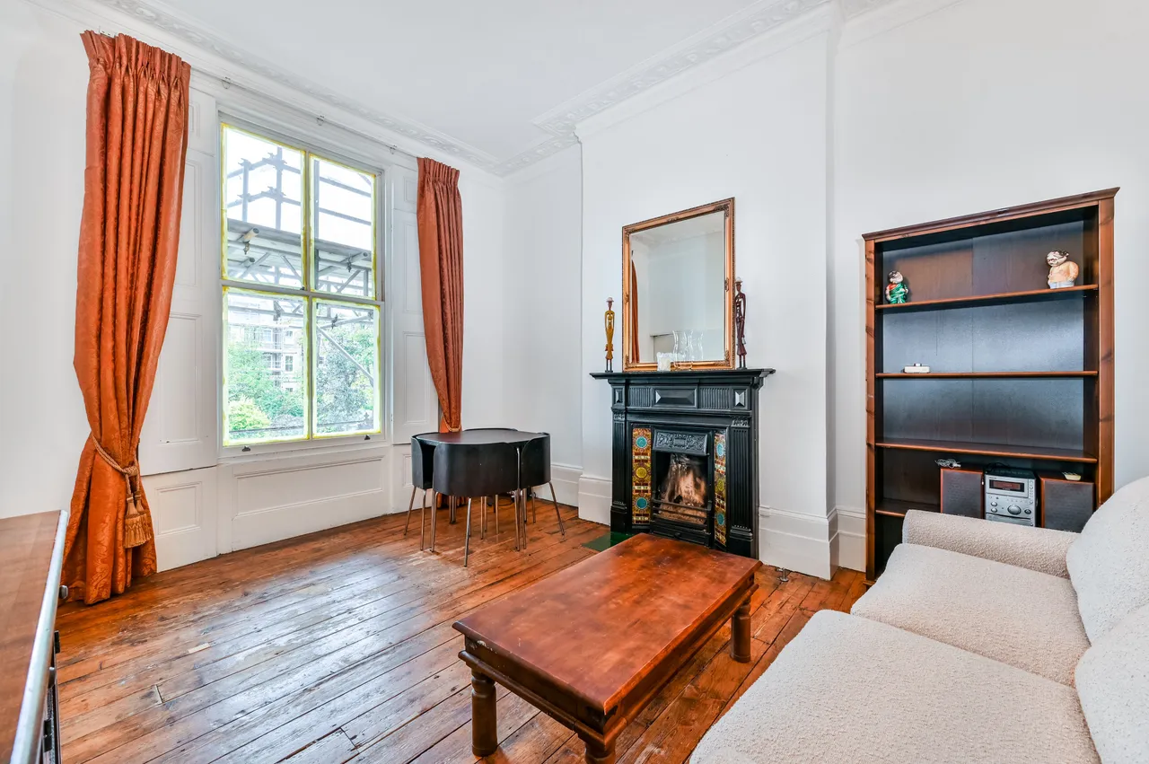 1 bed flat to rent — Flat 2, 18 South Villas, London
