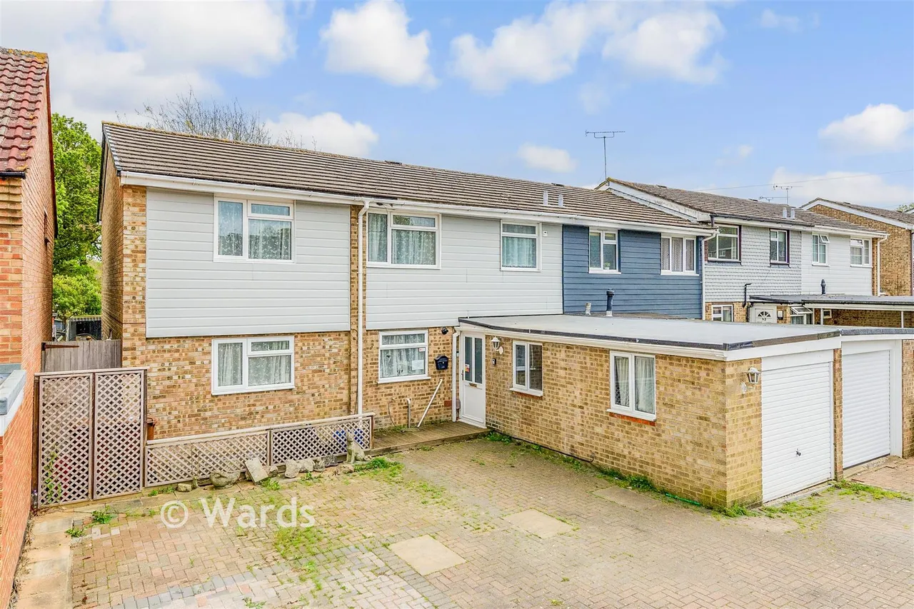 4 bed house for sale, Courtfield Avenue, Lordswood, ME5
