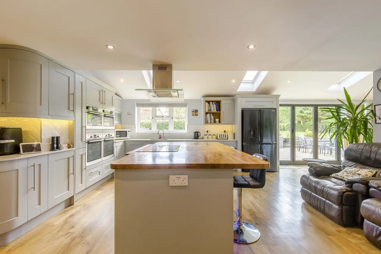 Church Road, Worthing, Dereham, photo 6