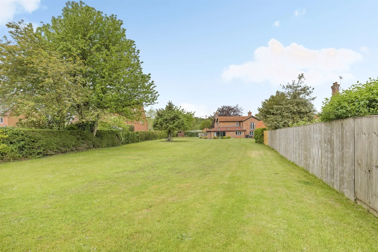 Church Road, Worthing, Dereham, photo 3