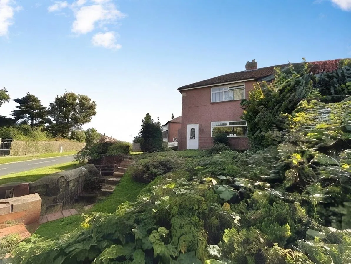 2 bed house for sale, North Lingwell Road, Leeds, LS10