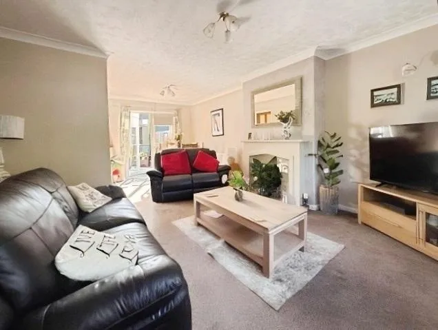 North Lingwell Road, Leeds, LS10, photo 5