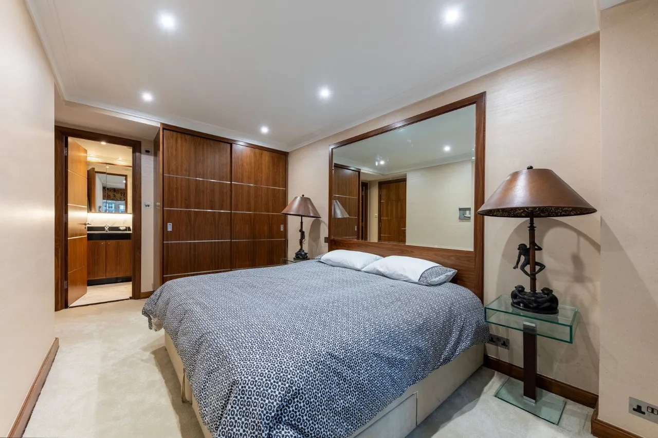 Brompton Road, Knightsbridge, SW3, photo 15