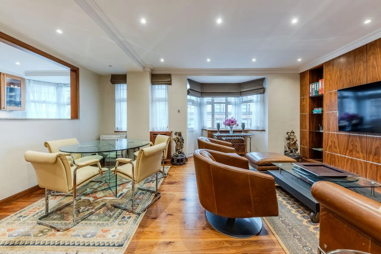 2 bed flat for sale, Brompton Road, Knightsbridge, SW3