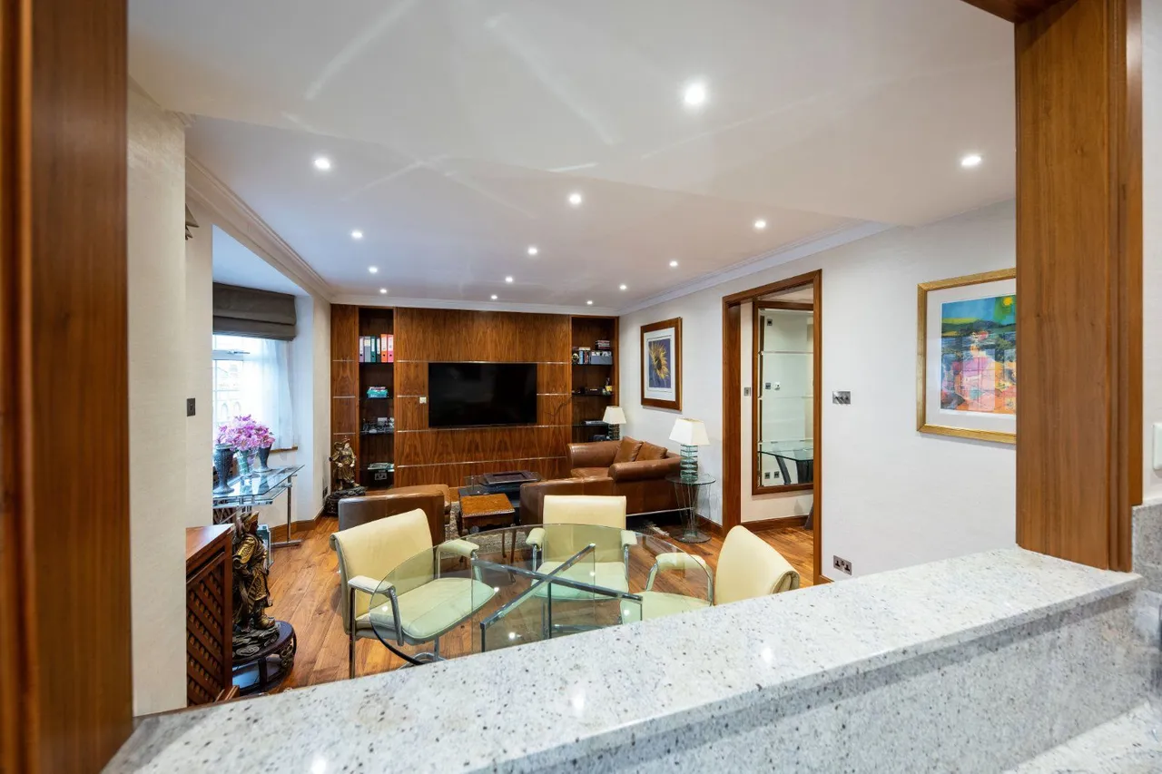 Brompton Road, Knightsbridge, SW3, photo 2
