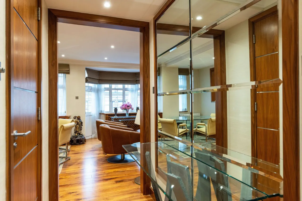 Brompton Road, Knightsbridge, SW3, photo 7