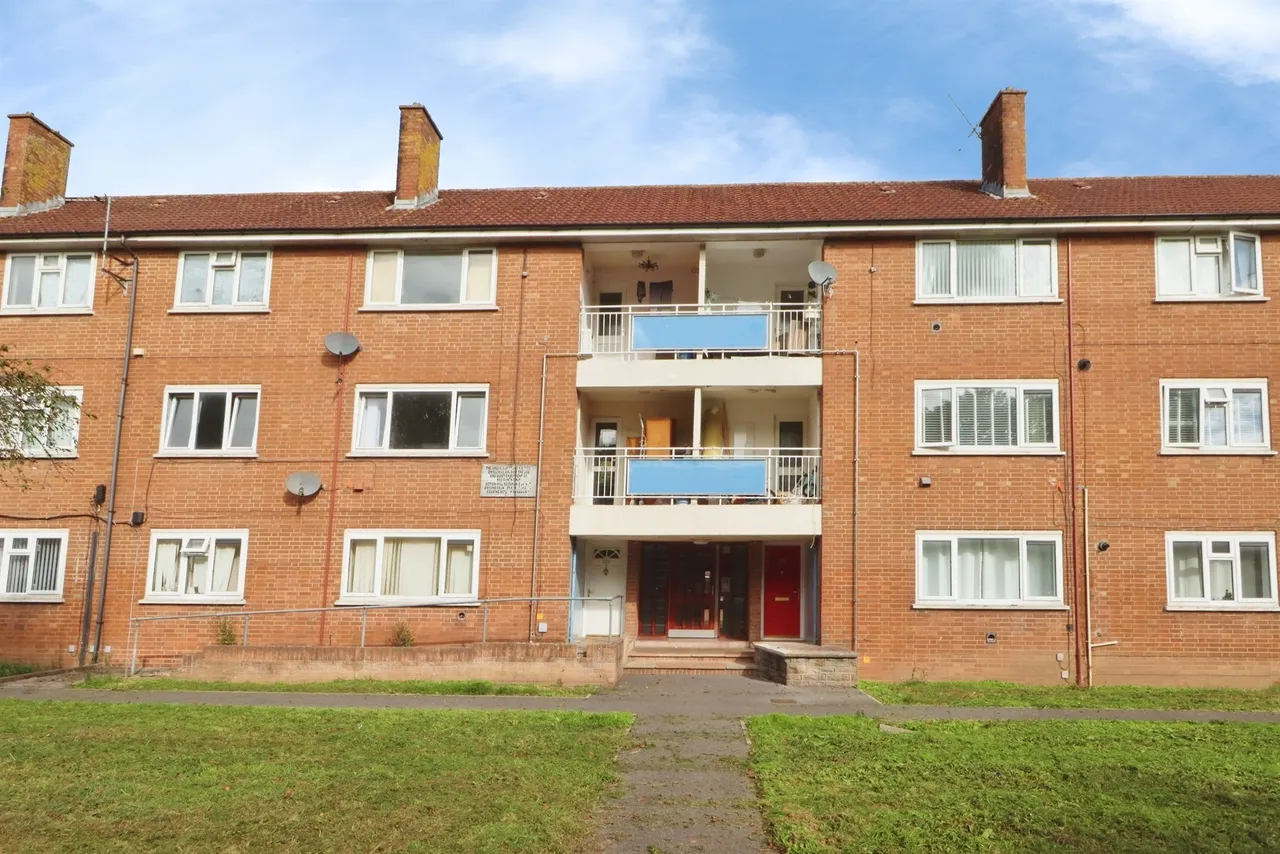 2 bed flat for sale, Heol Trelai Cardiff, CF5