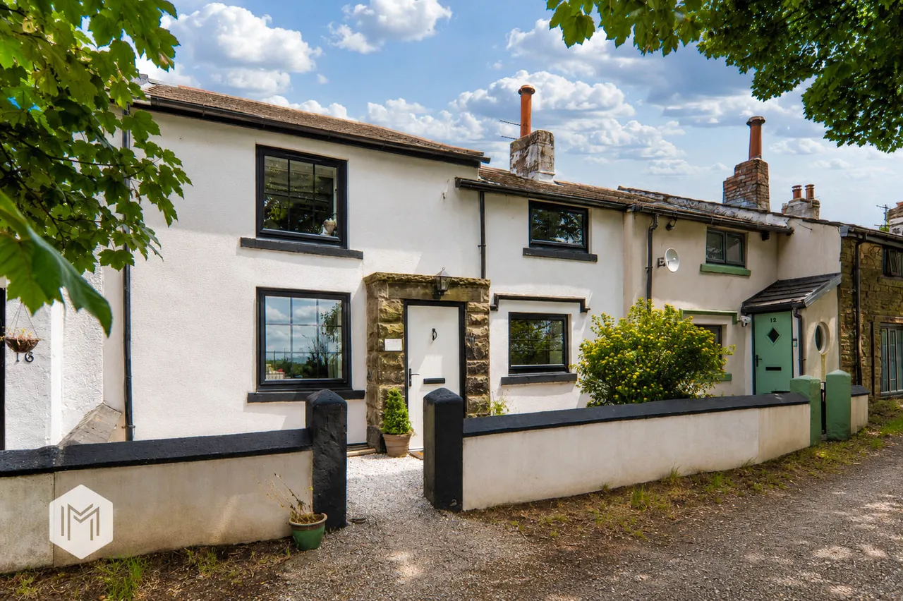 3 bed house for sale — Watling Street, Affetside, Bury, BL8 3QS