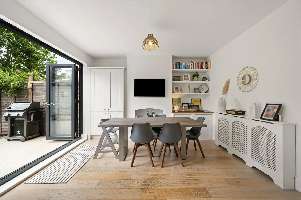Holstein Avenue, Weybridge, Surrey, KT13, photo 2
