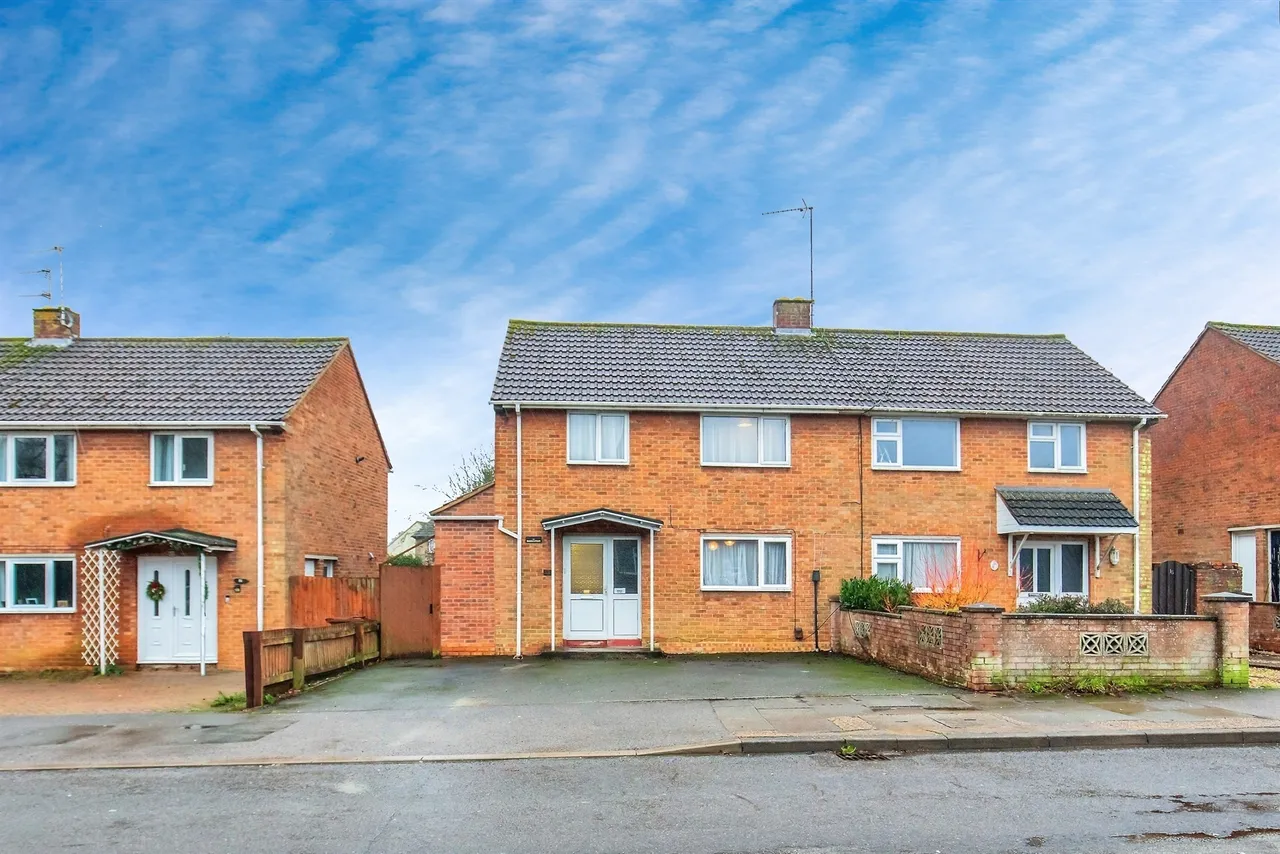 3 bed house for sale — Beanfield Avenue, Corby