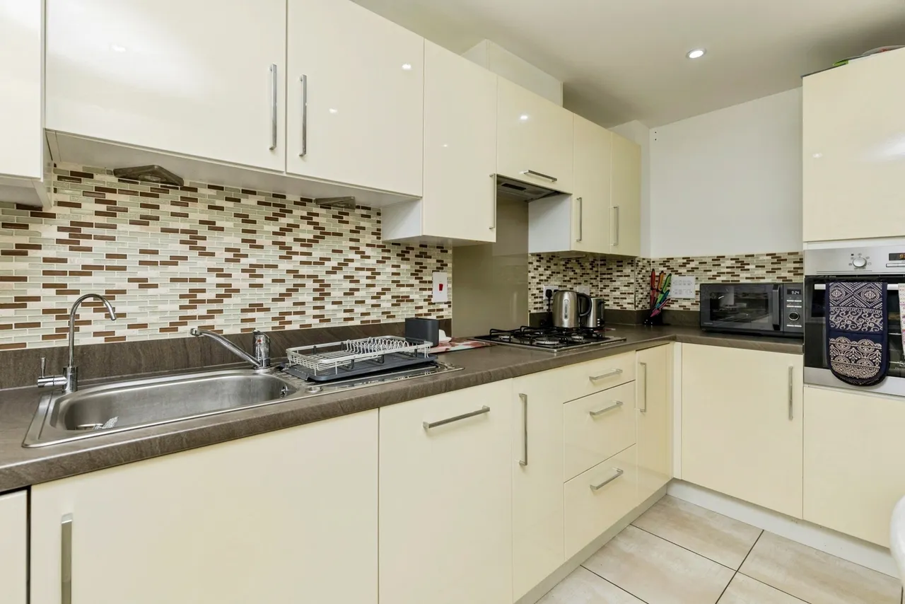 Witney Road, Crawley, RH10, photo 6