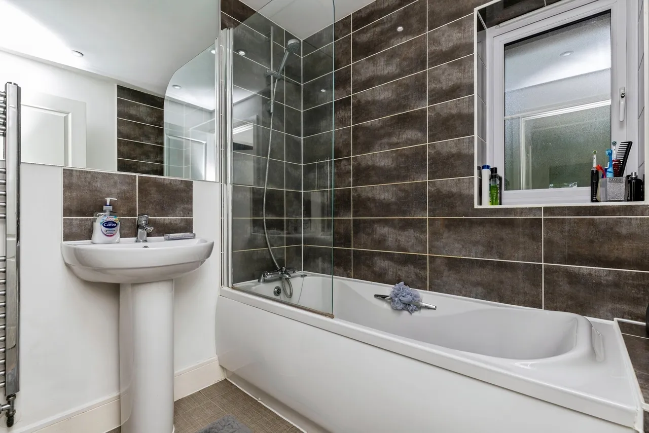 Witney Road, Crawley, RH10, photo 9