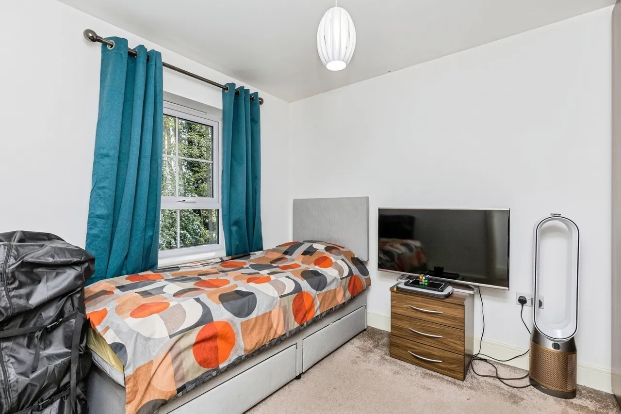 Witney Road, Crawley, RH10, photo 12