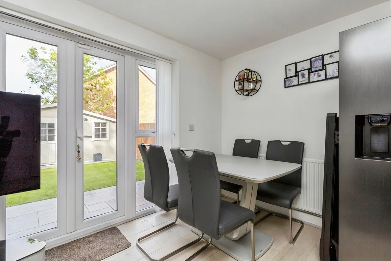 Witney Road, Crawley, RH10, photo 7