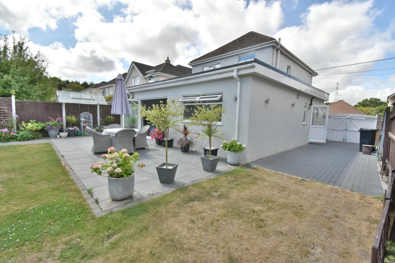 Clayford Avenue, BH22, photo 3
