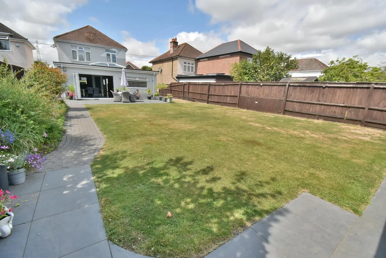 Clayford Avenue, BH22, photo 24