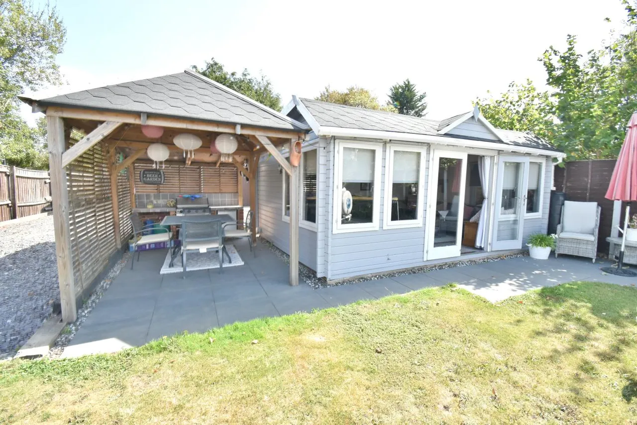 Clayford Avenue, BH22, photo 27