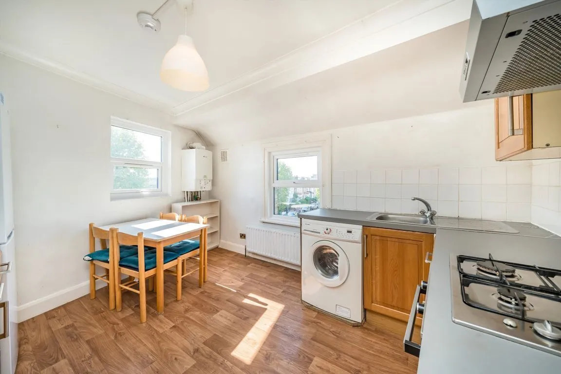 Elms Crescent, SW4, photo 2