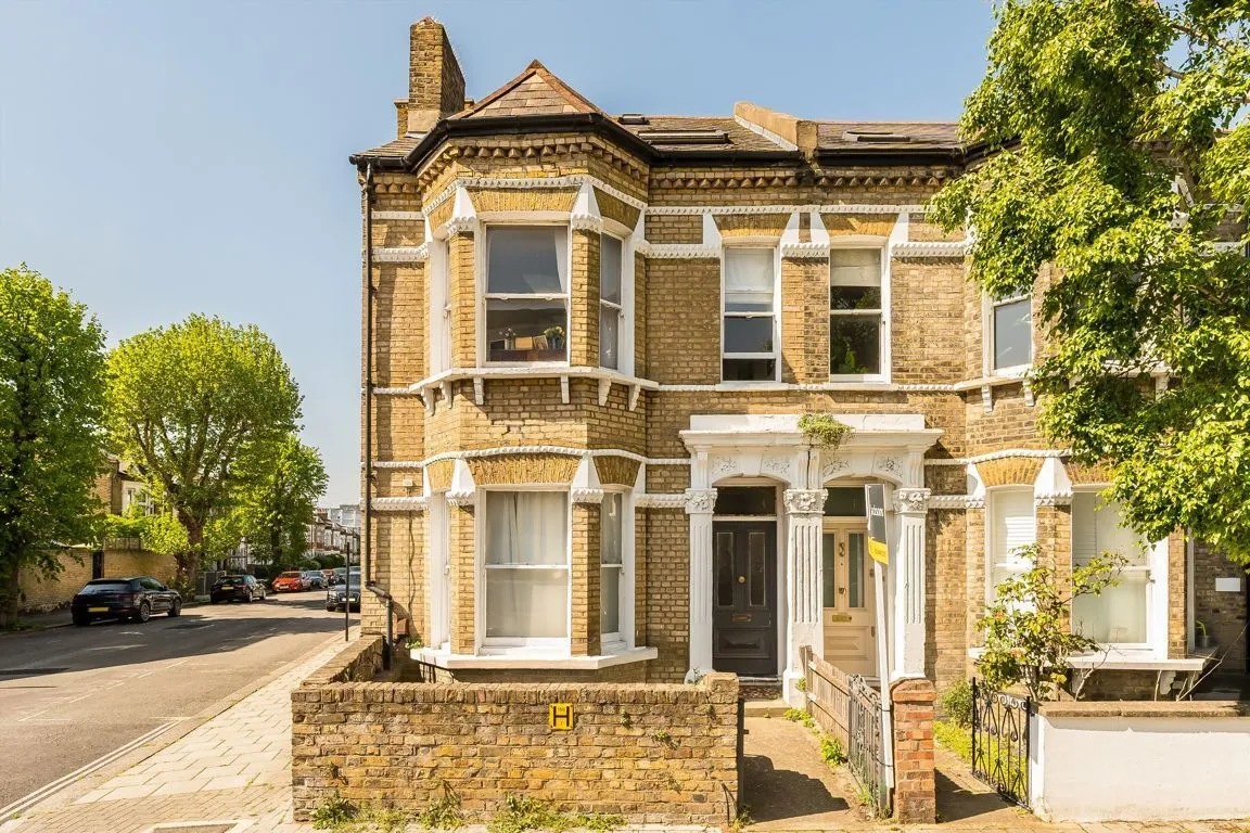 2 bed property to rent, Elms Crescent, SW4