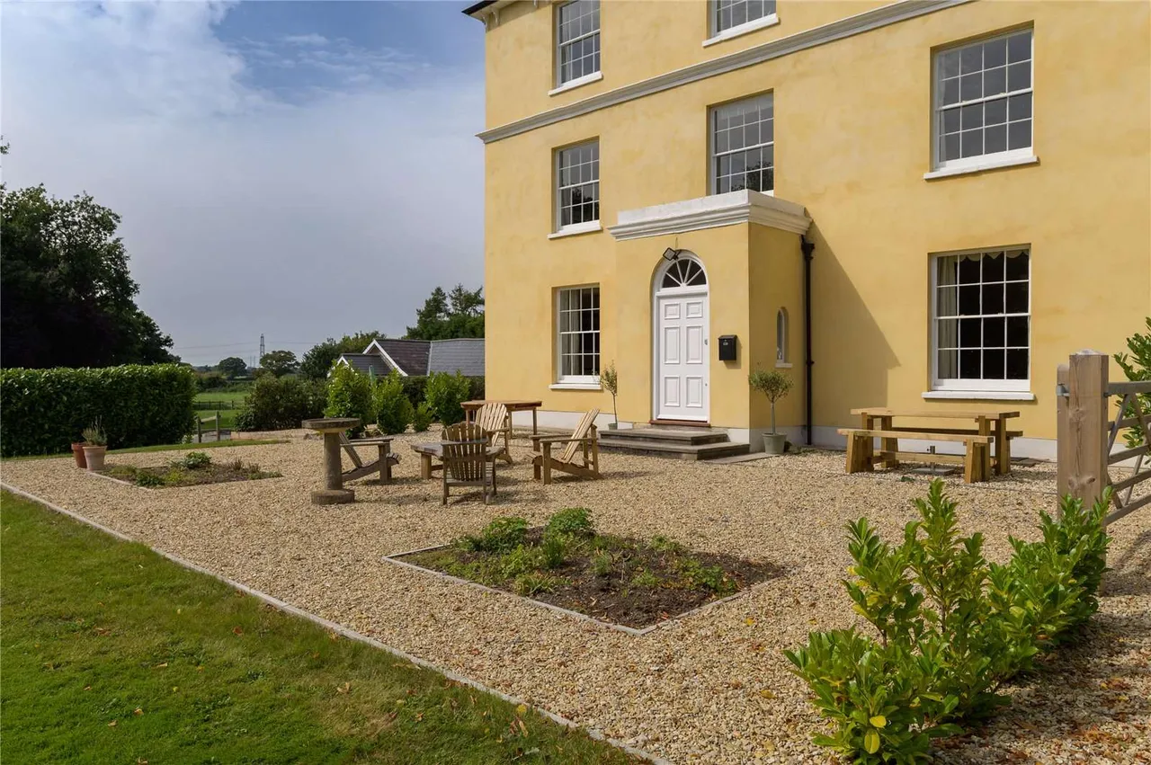 Aust Road, Olveston, South Gloucestershire, BS35 4DE, photo 9