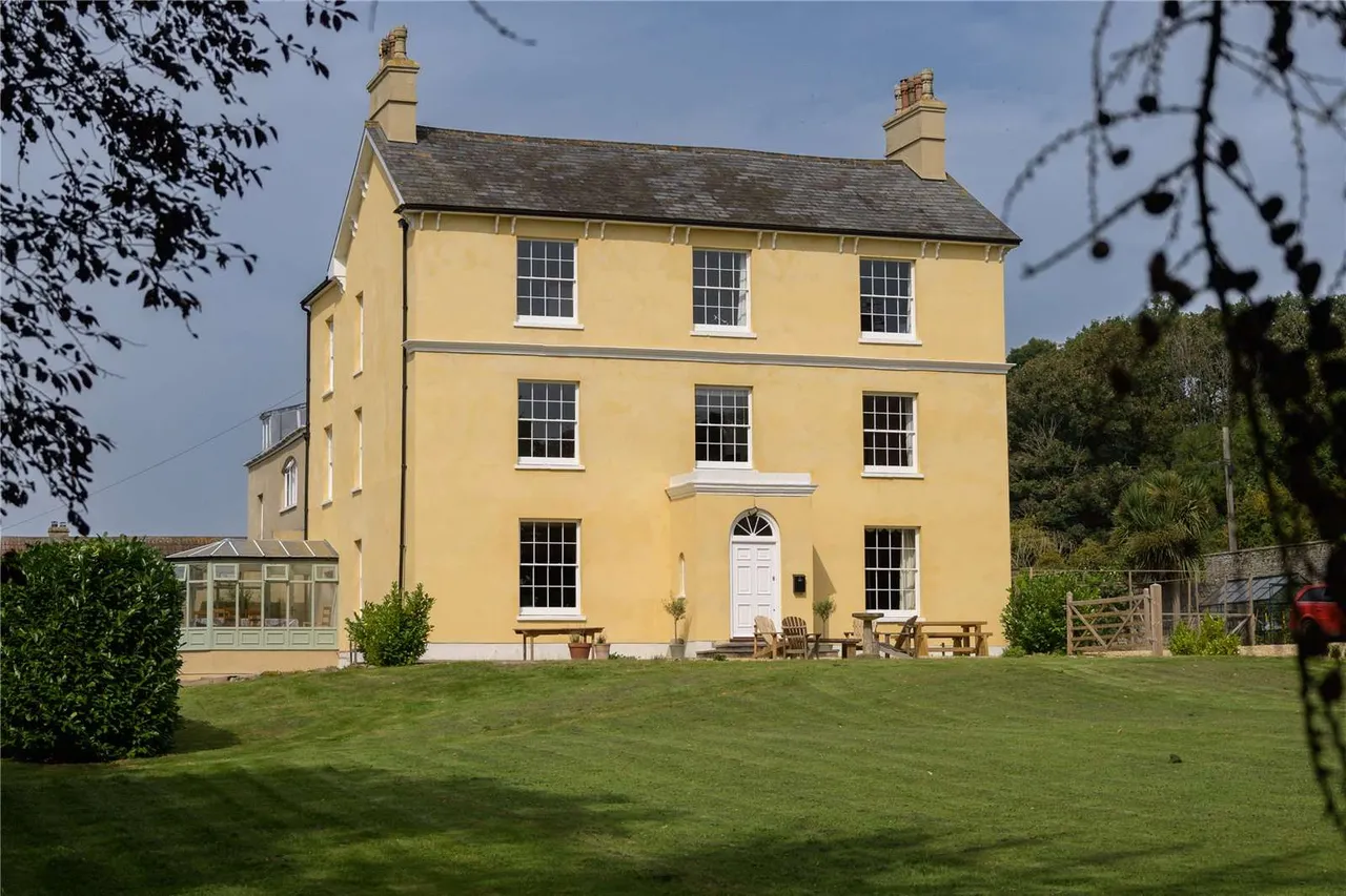 6 bed house for sale — Aust Road, Olveston, South Gloucestershire, BS35 4DE