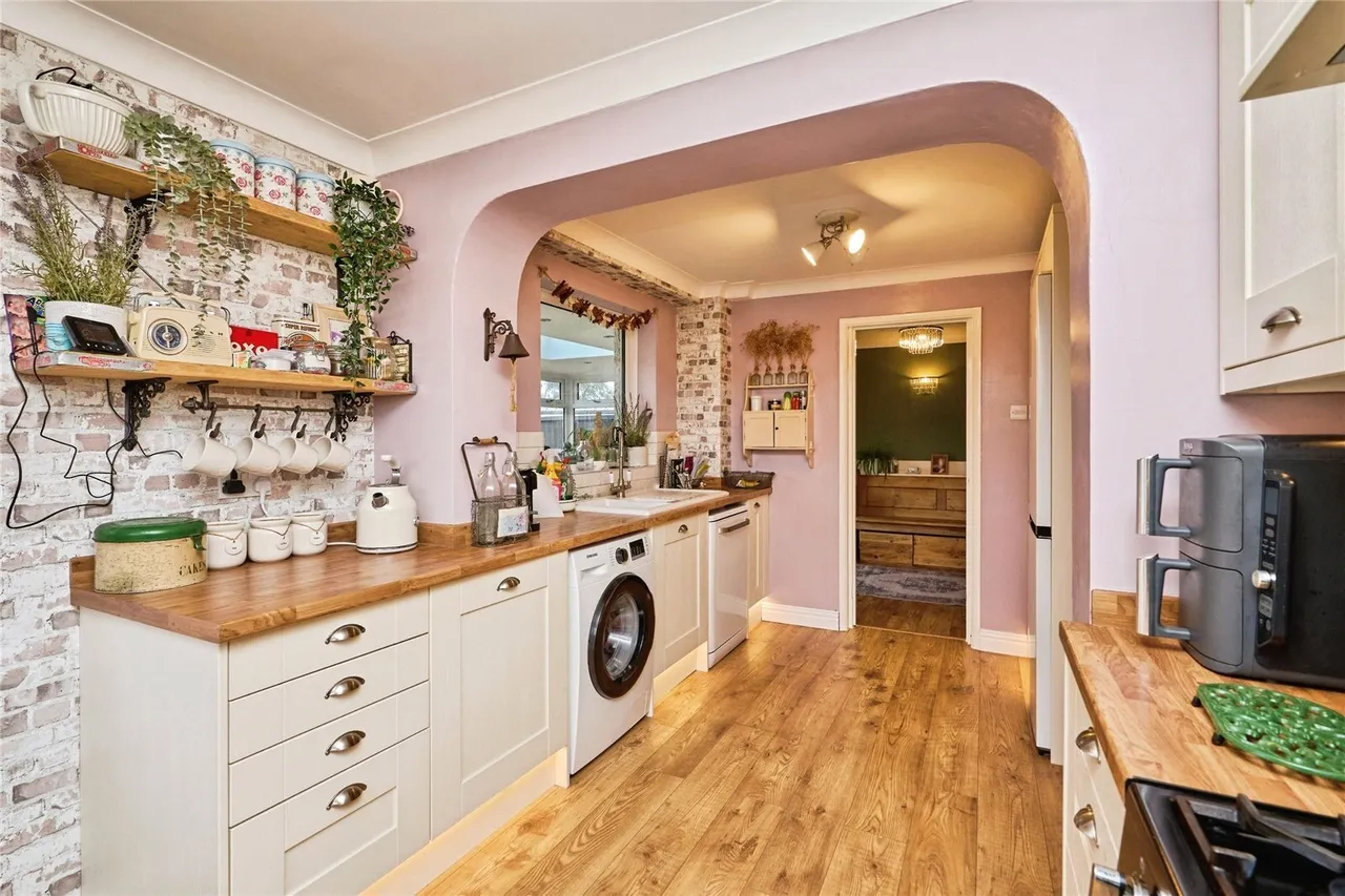 Campfield Road, East Cowes, PO32, photo 5