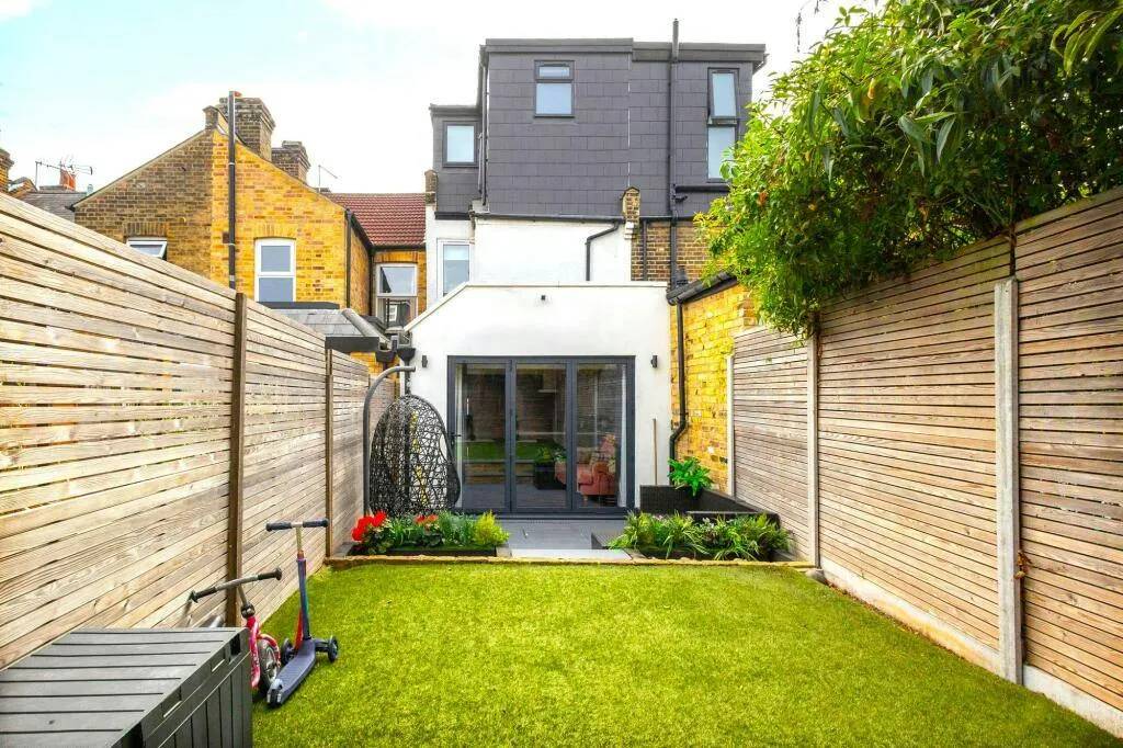 Barclay Road, London, E17, photo 12