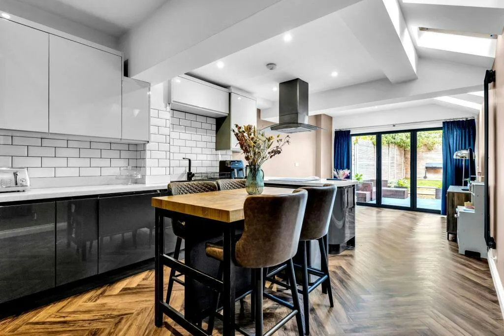 Barclay Road, London, E17, photo 2