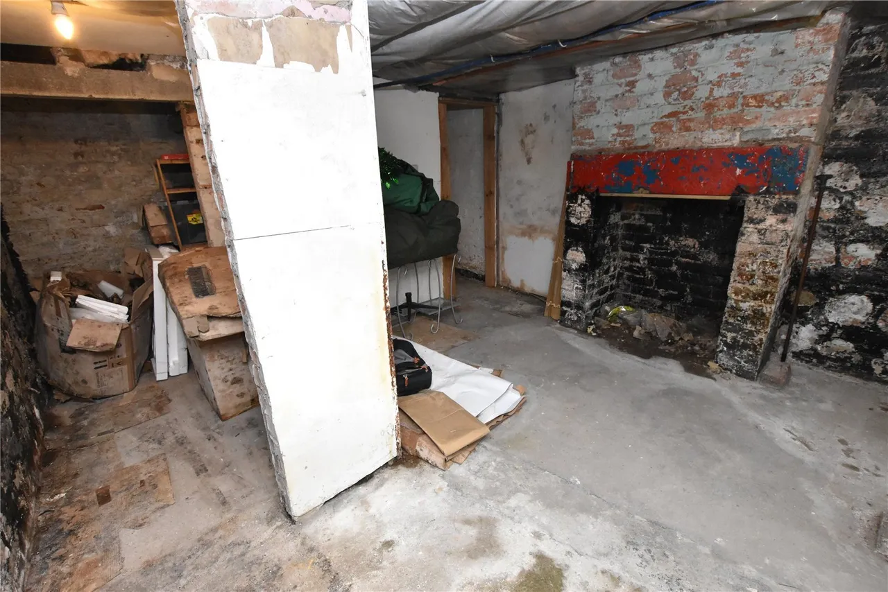 Holland Road, Old Whittington, S41, photo 11