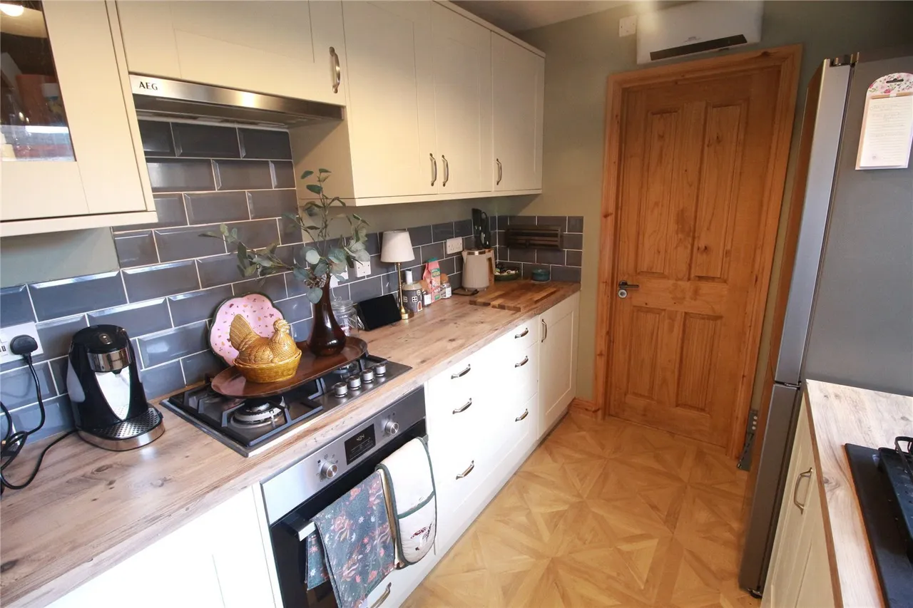 Holland Road, Old Whittington, S41, photo 4