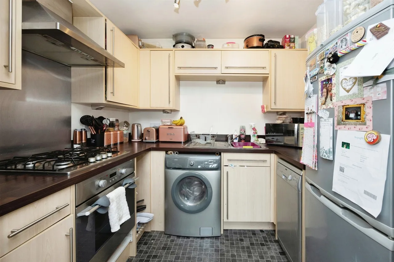 2 bed flat for sale, Violet Way, Kingsnorth, TN23